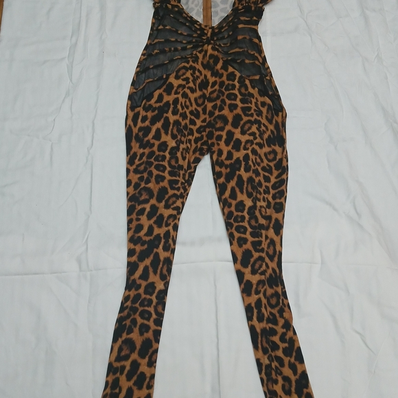 Leopard Print Halter Jumpsuit - Picture 4 of 4